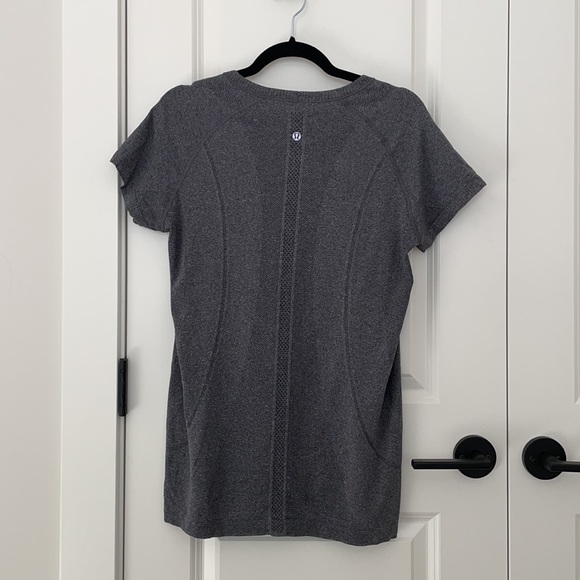 Lululemon Grey workout shirt M - Picture 3 of 5
